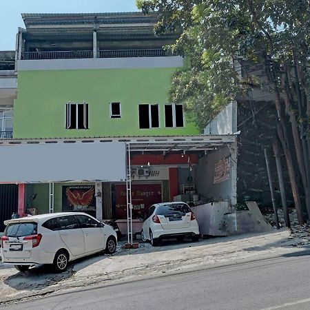 Oyo Life 92877 Hotel Rainbow 7296 Semarang Exterior foto