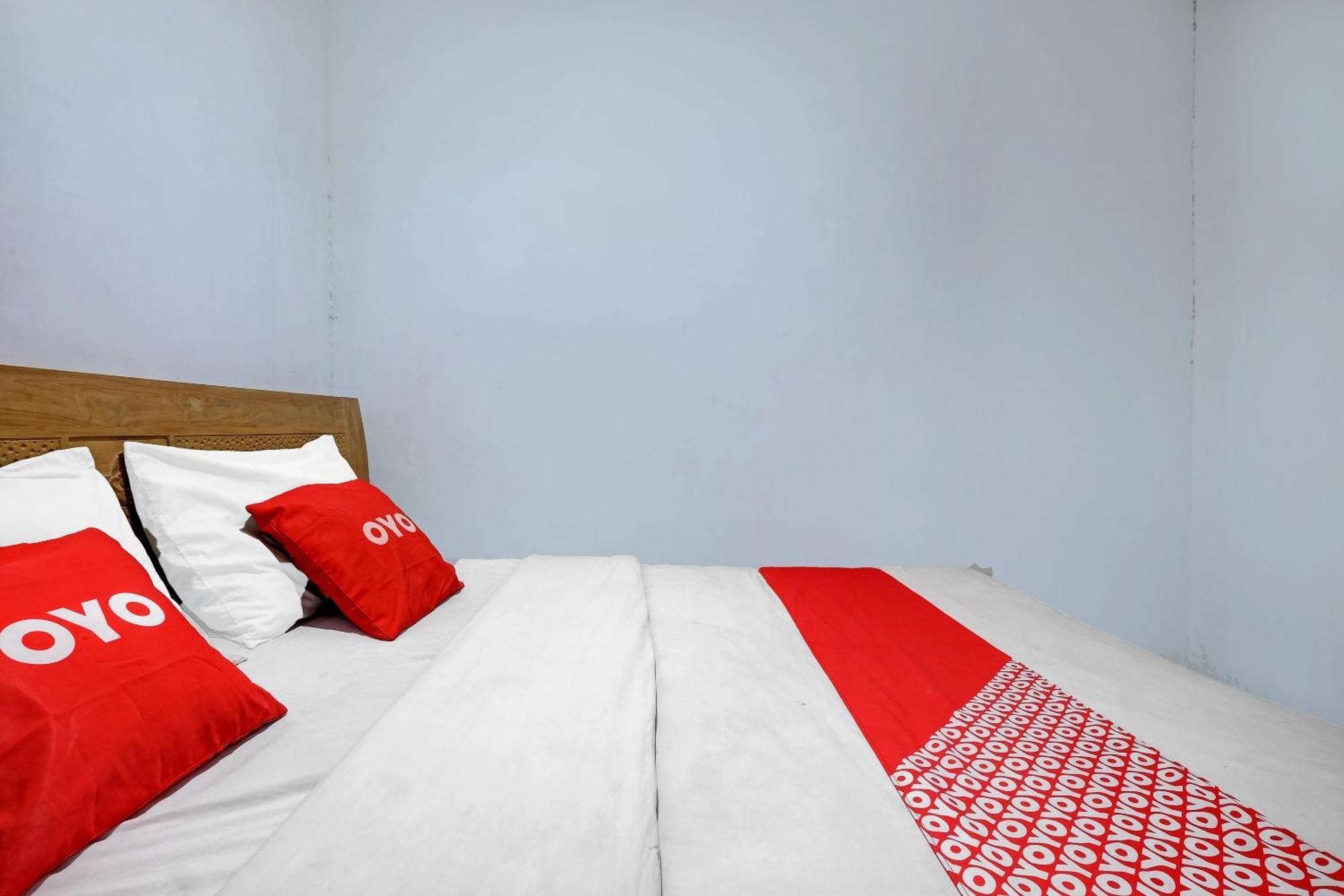 Oyo Life 92877 Hotel Rainbow 7296 Semarang Exterior foto