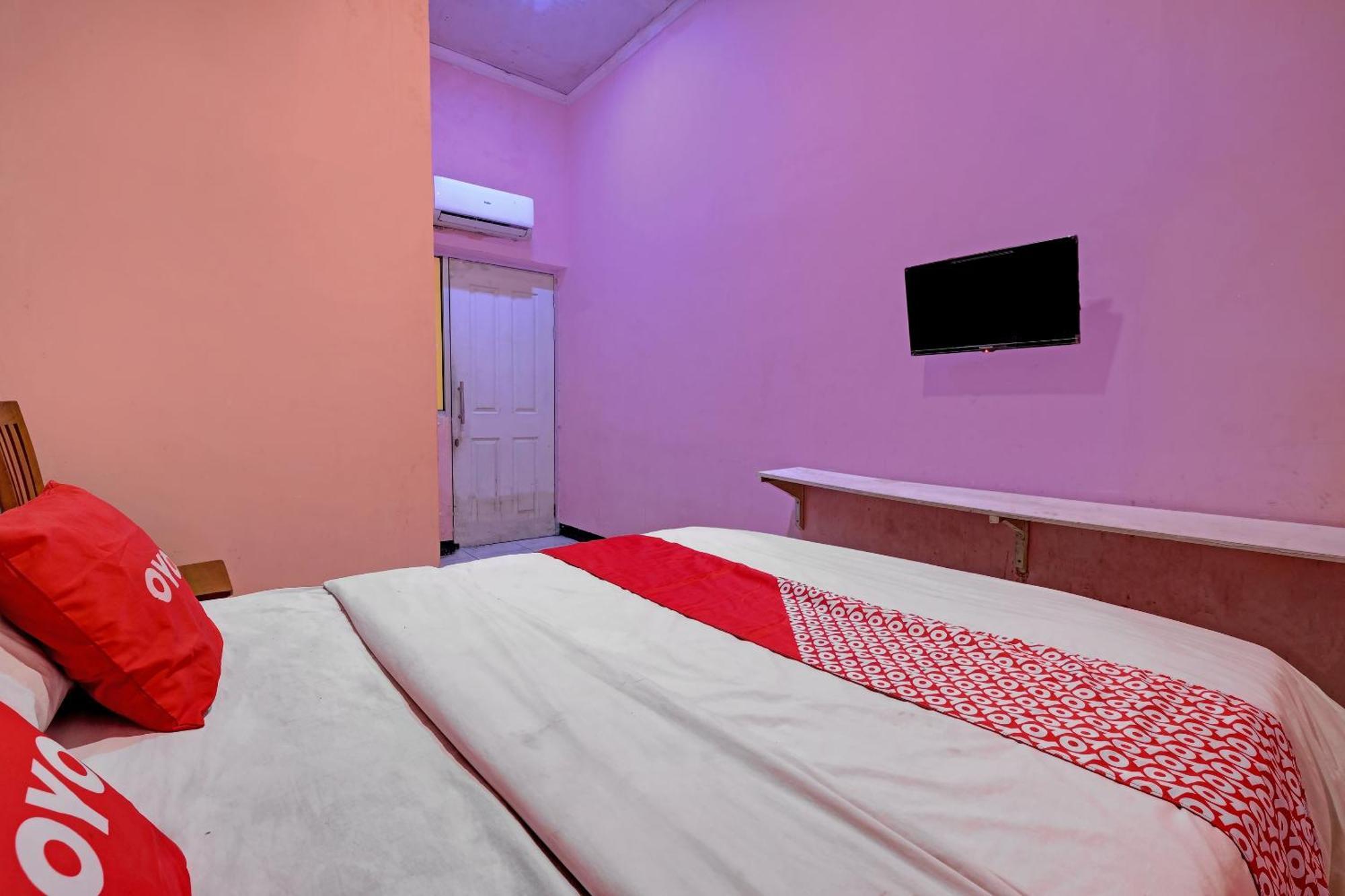 Oyo Life 92877 Hotel Rainbow 7296 Semarang Exterior foto