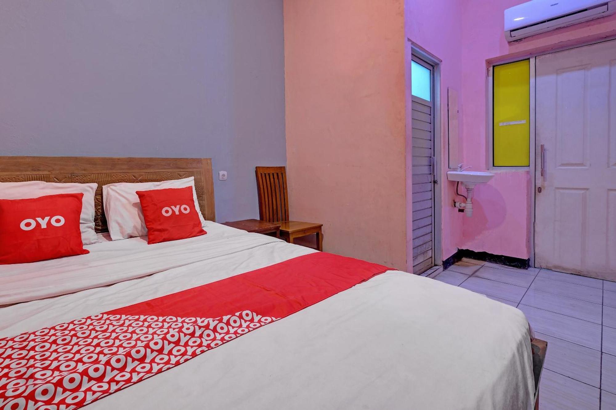 Oyo Life 92877 Hotel Rainbow 7296 Semarang Exterior foto