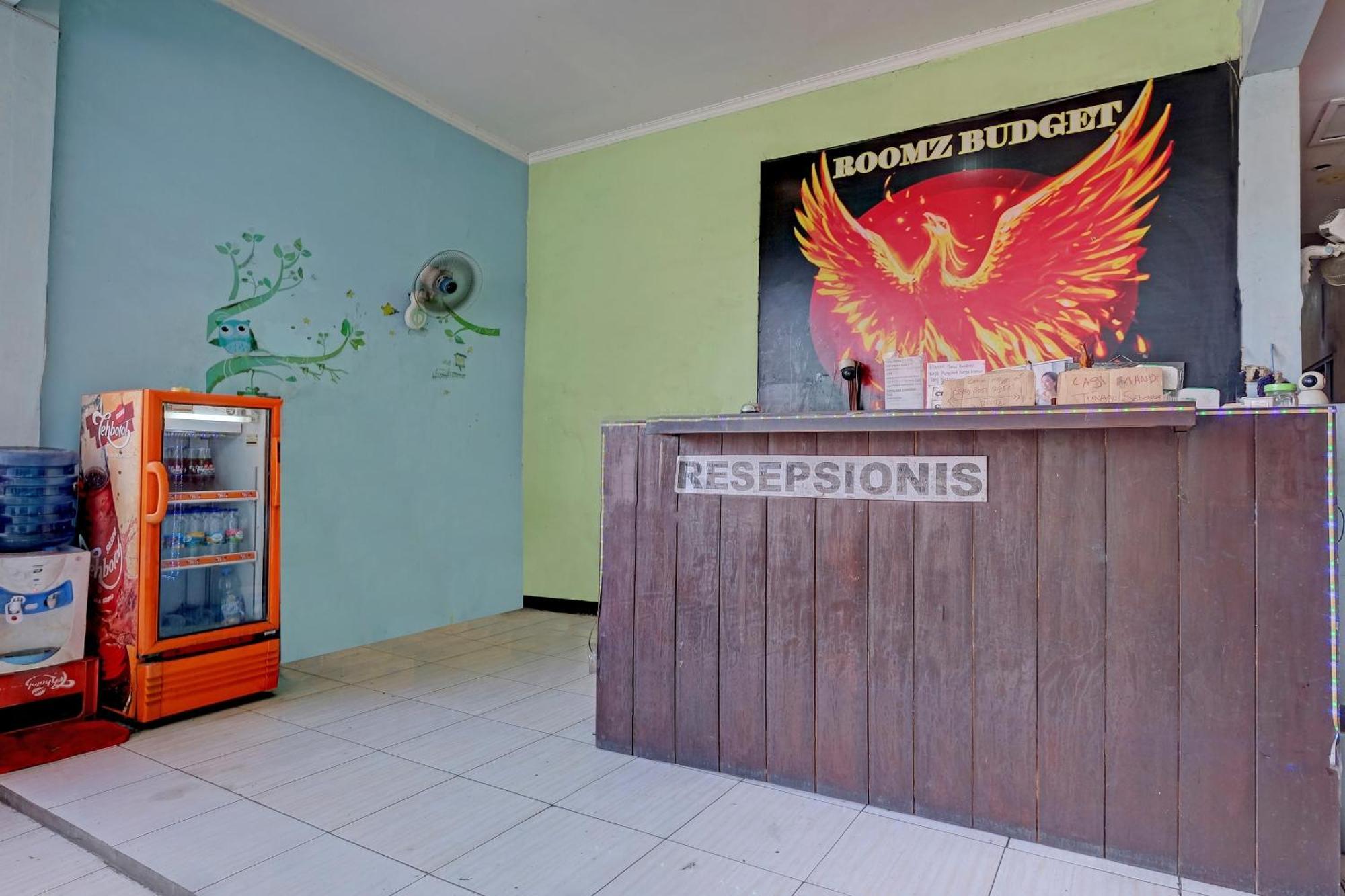 Oyo Life 92877 Hotel Rainbow 7296 Semarang Exterior foto