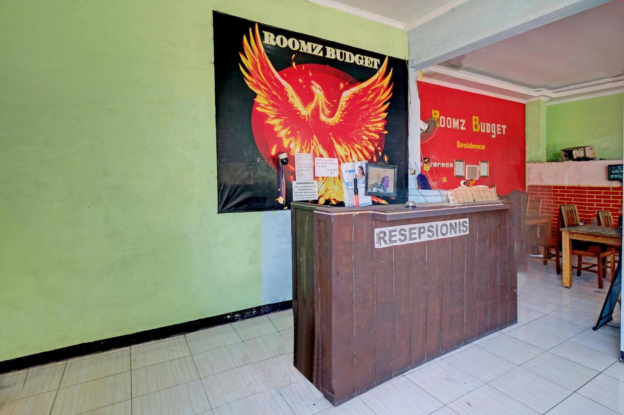 Oyo Life 92877 Hotel Rainbow 7296 Semarang Exterior foto