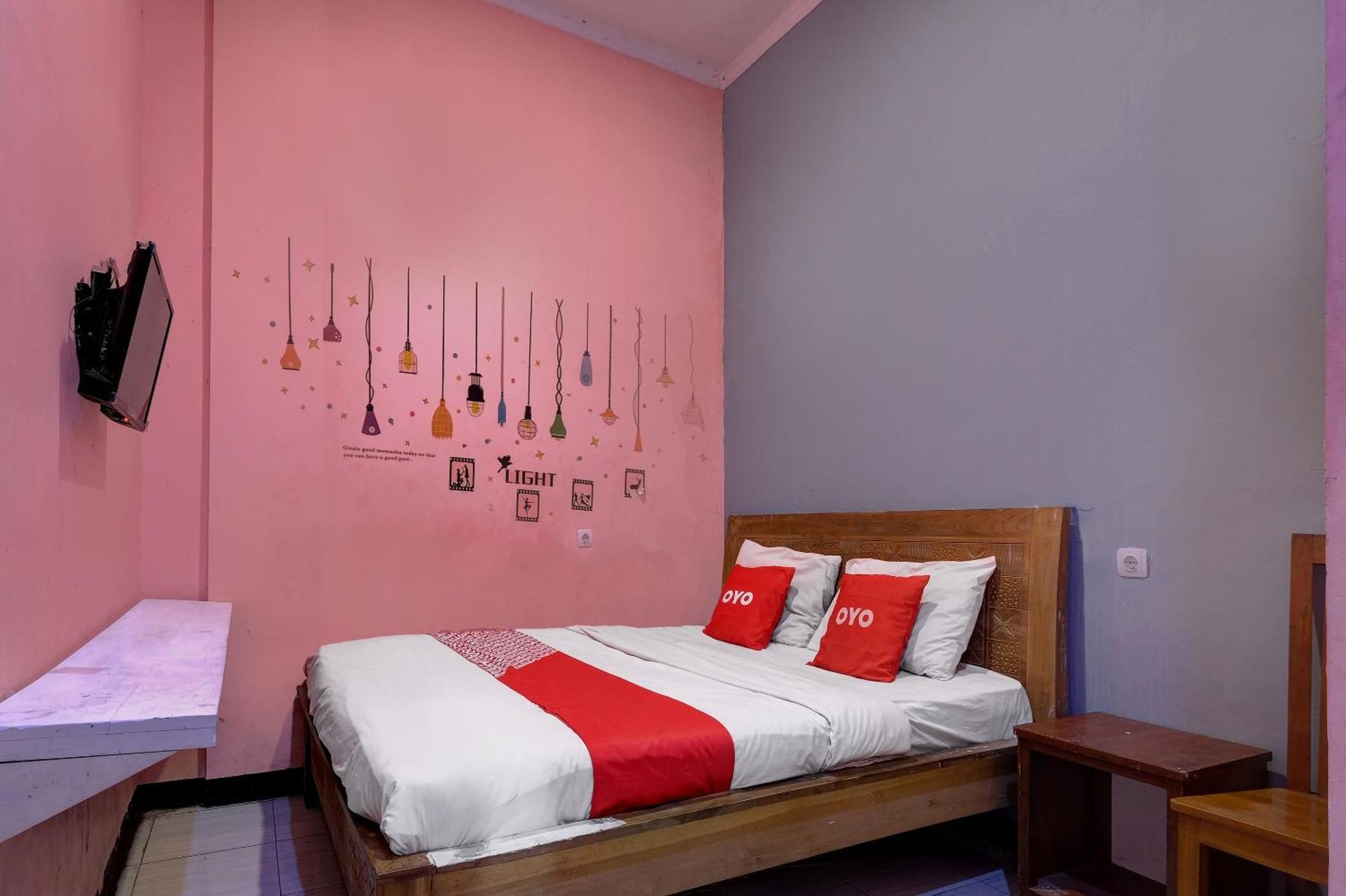 Oyo Life 92877 Hotel Rainbow 7296 Semarang Exterior foto