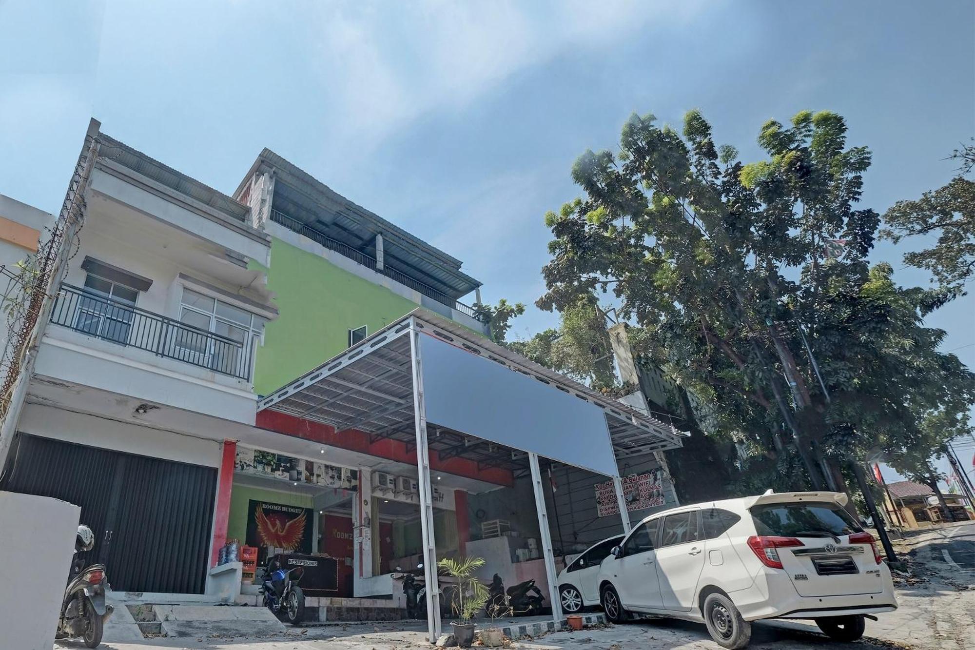 Oyo Life 92877 Hotel Rainbow 7296 Semarang Exterior foto