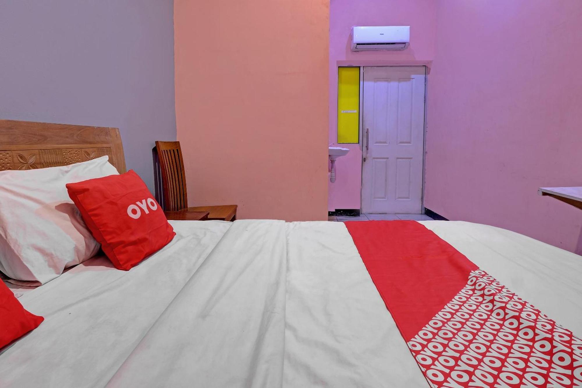 Oyo Life 92877 Hotel Rainbow 7296 Semarang Exterior foto